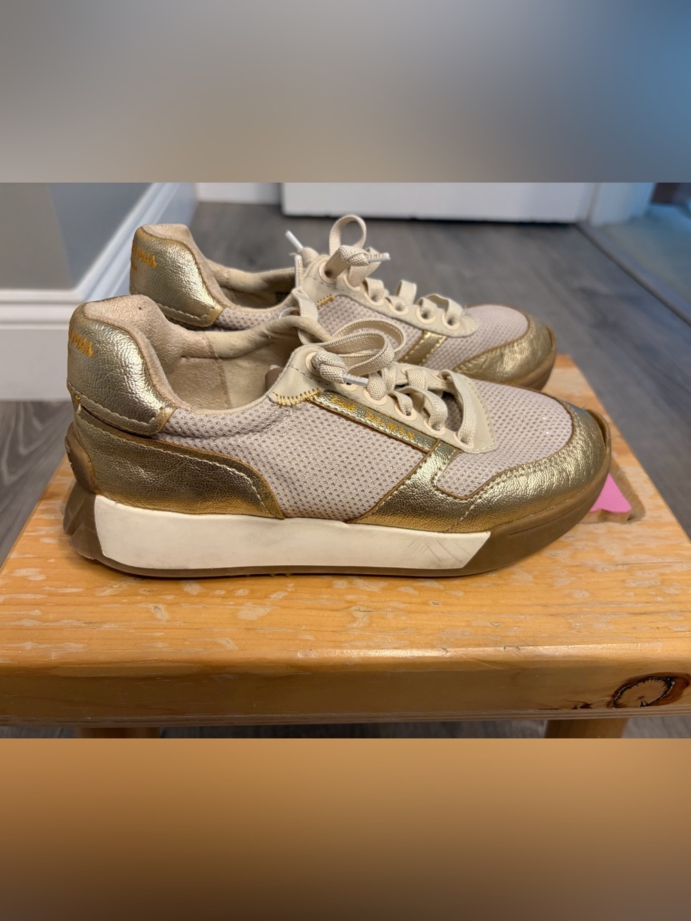 Girl's Sam Edelman Gold and Cream Low-Top Sneakers- Size 1- Pre-owned